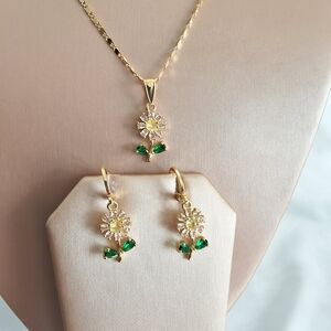 Elegant Gold and Green Floral Jewelry Set